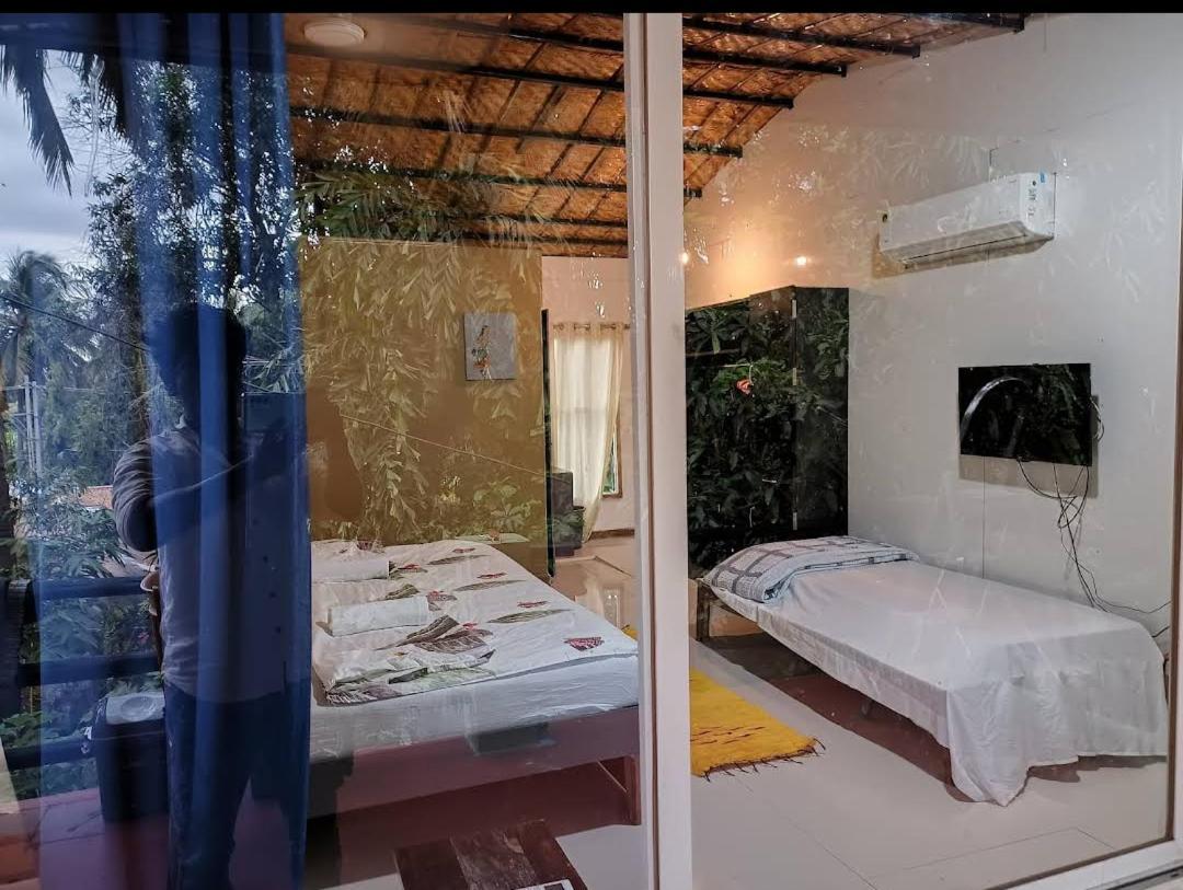 Lotus Riya Home Stay Hampi Bilik gambar